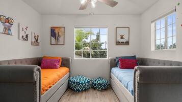 3 bedrooms, desk, iron/ironing board, free WiFi