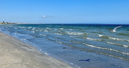 Beach Rd | Kids & Pet Friendly | Free Parking