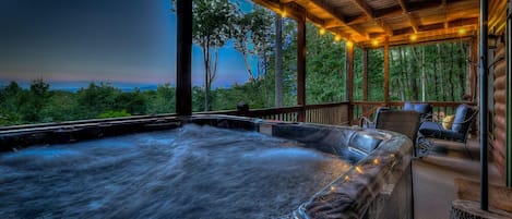 Outdoor spa tub