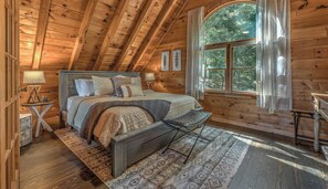 3 bedrooms, iron/ironing board, free WiFi, bed sheets - Antlers Ridge - Panoramic Views | Pet Friendly | Hot Tub | Close to Town (Blue Ridge)