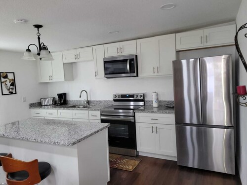 1957 Cozy tiny home  2 bedroom house close to Disney World 