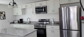 1957 Cozy tiny home  2 bedroom house close to Disney World 