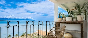 NEW 16th Floor Waterfront Oasis!