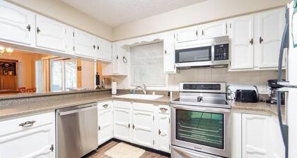 Feel at Home on Lake DeSoto