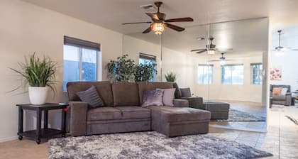 Beautiful Newly Furnished 3 Bed/2 Bath Home between Yuma & Foothills