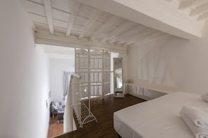 1 camera, Wi-Fi, lenzuola