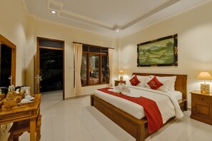 Desk, WiFi, bed sheets - Gora House Bali (Ubud)