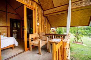 Property grounds - Hin Khong Villa bungalow with two single beds (Huai Sai)