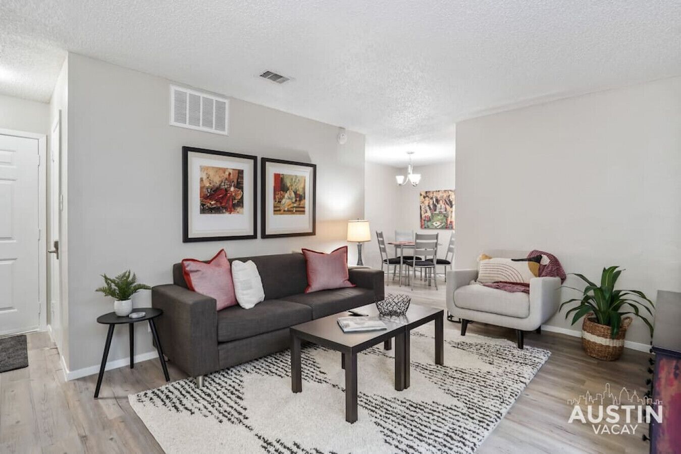 Stunning S Lamar Apt | Walk to Music + Bars + Food
