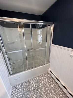 Bathtub - Beach Cottage (Westerly)