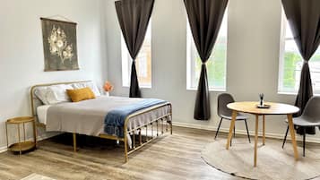 Iron/ironing board, free WiFi, bed sheets