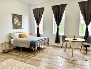 Iron/ironing board, free WiFi, bed sheets - Urban Suites at Gather - 2nd Floor Studio (Niles)