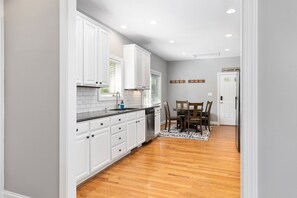 Fridge, microwave, oven, stovetop - Bright & Modern 5 BR Wintergreen Home; Minutes from Hiking, Skiing, and Wineries (Wintergreen)