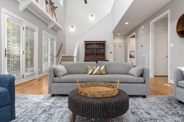 Smart TV, chimenea, reproductor de DVD, futbolito