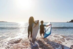På stranden