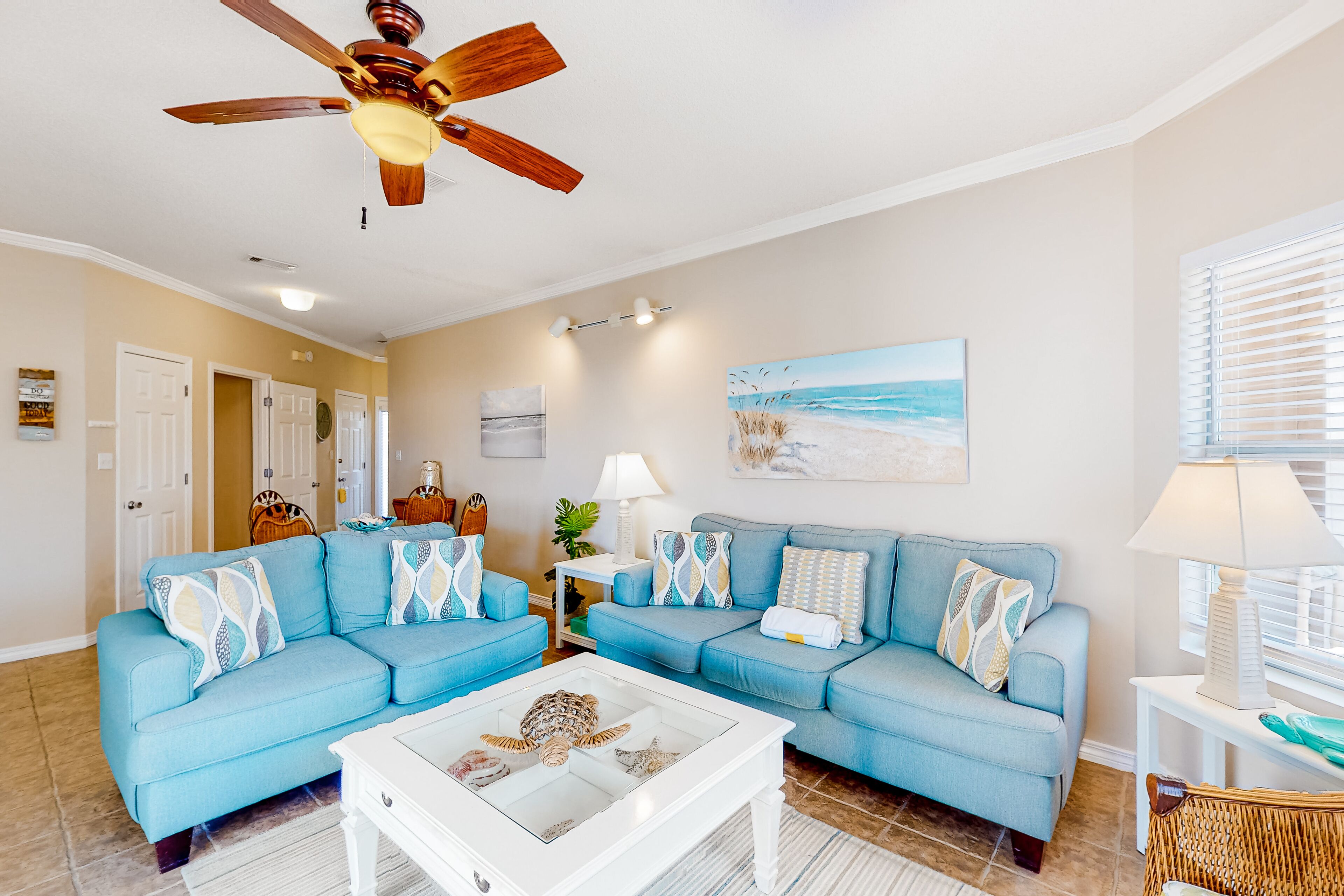 Coastal condo near beach with pools, hot tub, AC & W/D - snowbirds OK