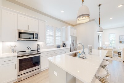 Second floor coastal condo with pool & hot tub access, WiFi, central AC, and W/D