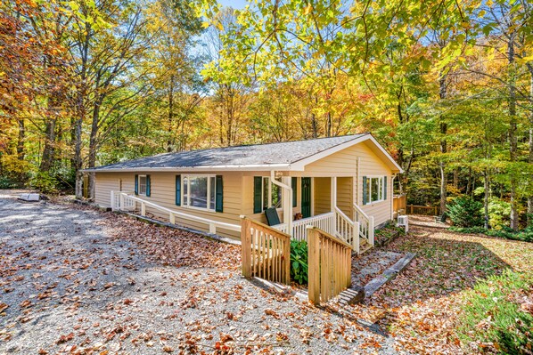 Exterior - Cozy cabin with water-view, fireplace, central AC, & washer/dryer (Boone)