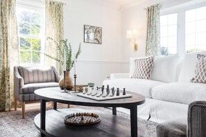 Smart TV, table tennis