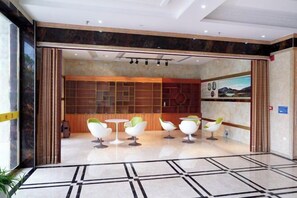 Bar-salon dans le hall