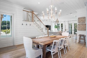 Dining - Palm Filled Paradise at Petite Palm / Golf Cart / 3 Min Walk to Beach / Community Pool / 4 Bikes (Santa Rosa Beach)