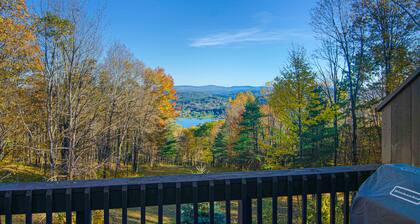 Quechee Ski Area condo on the ski trail - mountain views & AC