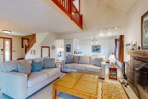 电��视、壁炉、DVD 播放器、影片库