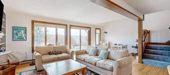 Saltbox townhome with views & fireplace - near Quechee Club, golf, & skiing