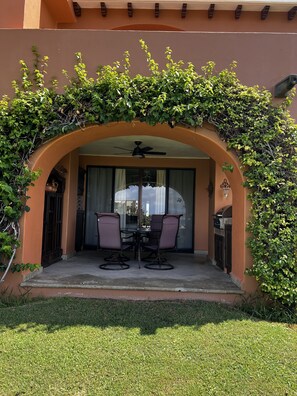 Outdoor dining - Cabo San Lucas Beachfront Condo (San Jose Del Cabo)