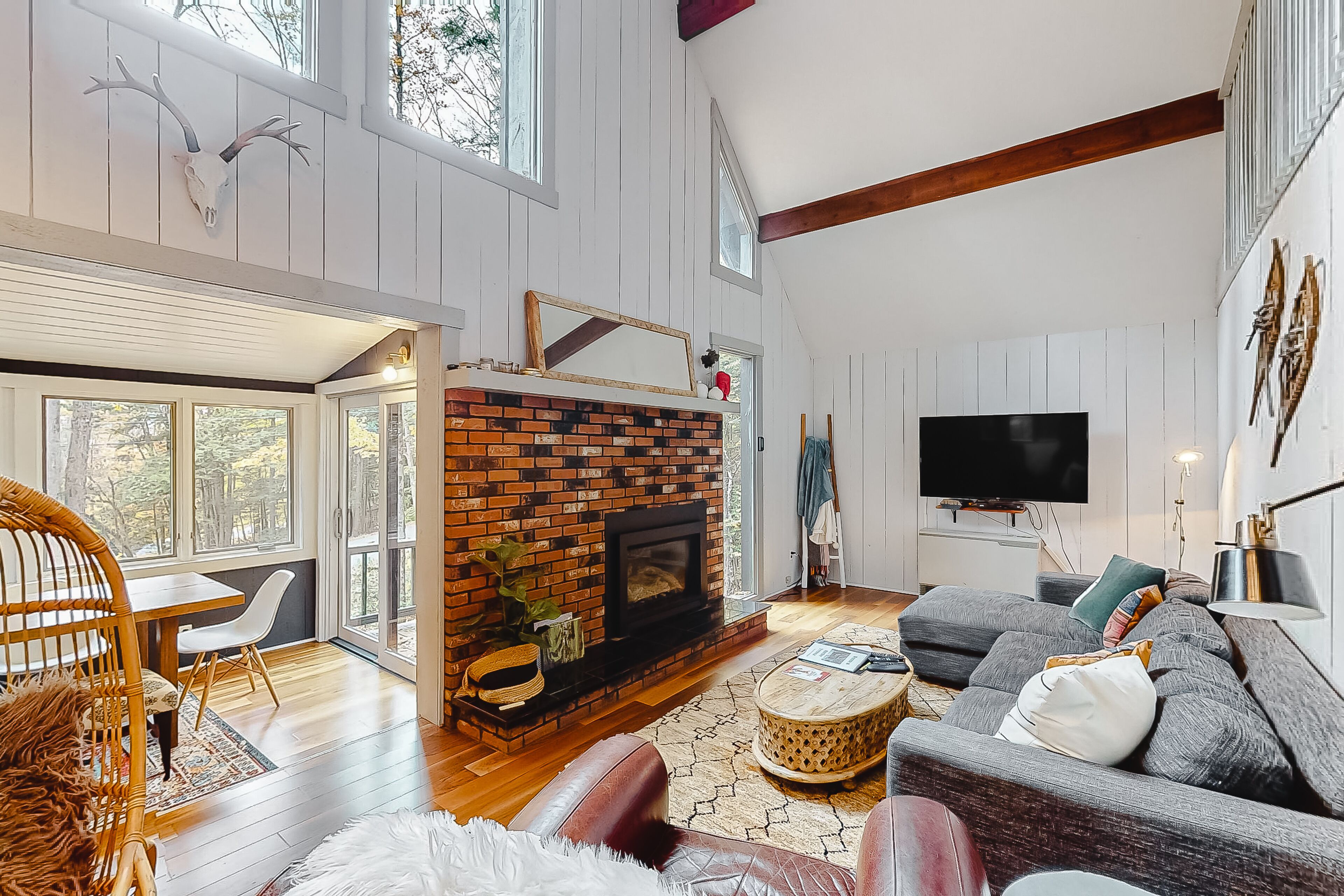 Centrally located vacation rental - mountain view - walk to shops & restaurants in Quechee, United States
