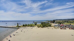 Beach nearby, beach towels - ❤ 5 Min Walk to Beach Fast Wi-Fi Arcade Games ❤ (Muskegon)