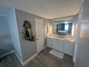 2 bedrooms, desk, free WiFi - Relaxing Bayfront Oasis (Key Largo)