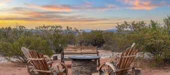Rustic Wagon Getaway with Hot Tub/Stargazing/Views