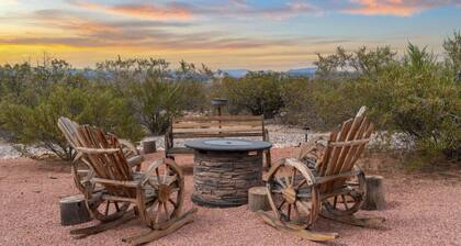 Rustic Wagon Getaway with Hot Tub/Stargazing/Views