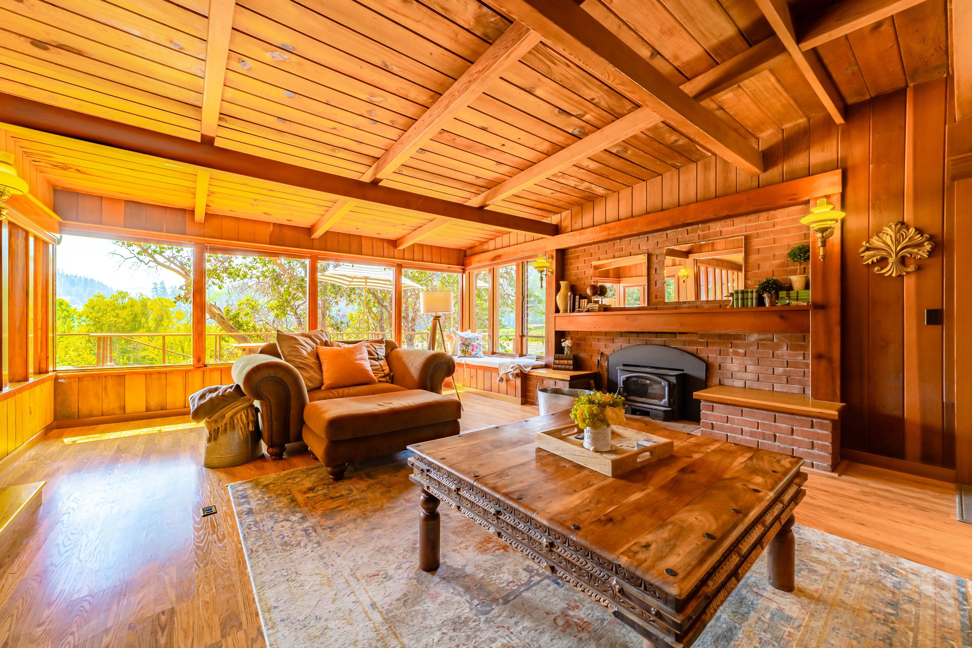 Una televisión, libros