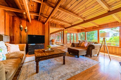 Serene cabin with large deck, woodstoves & trail to river beach - dog-friendly
