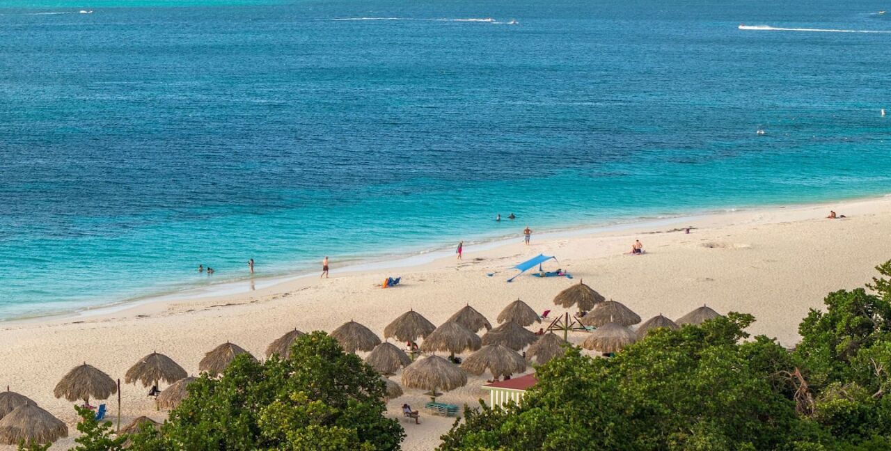 Beach nearby, sun loungers, beach towels