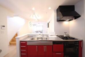 Basic House, 3 Bedrooms, Non Smoking | Private kitchen - Urayasukodate (Urayasu)