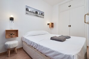 1 habitación, tabla de planchar con plancha, wifi gratis y ropa de cama