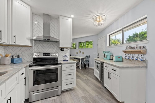 The Blue Lagoon ~ Pet-Friendly with Pool & Close to Beach