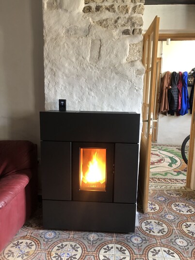 Warm house, free wifi, private garden with flowers, 20 min. from Vézelay.