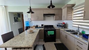 Microwave, oven, stovetop, blender - Stylish Three-bedroom Villa in a Gated Community (Sosúa)