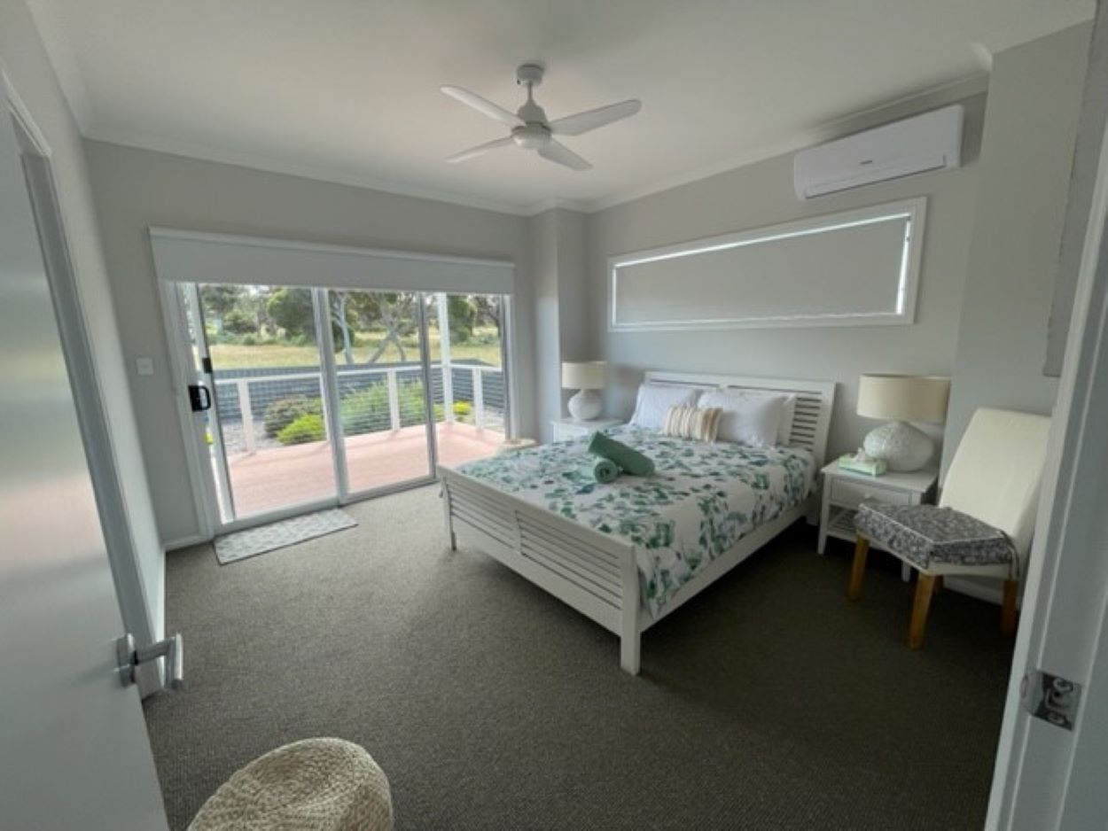 4 bedrooms, WiFi, bed sheets