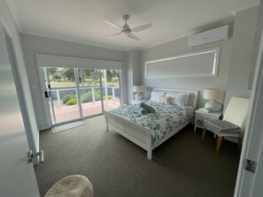 4 bedrooms, WiFi, bed sheets