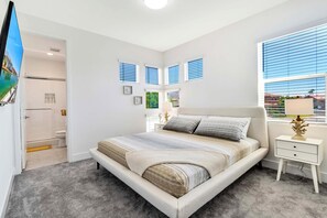 4 bedrooms, iron/ironing board, free WiFi, bed sheets
