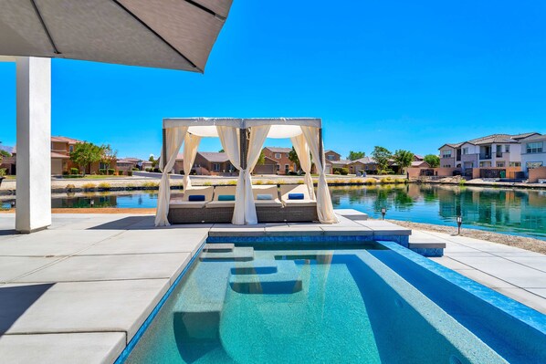 Piscine extérieure, piscine chauffée