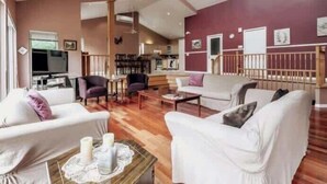 TV, fireplace - Cottage on Lac Blanc - Laurentians (Nominingue)