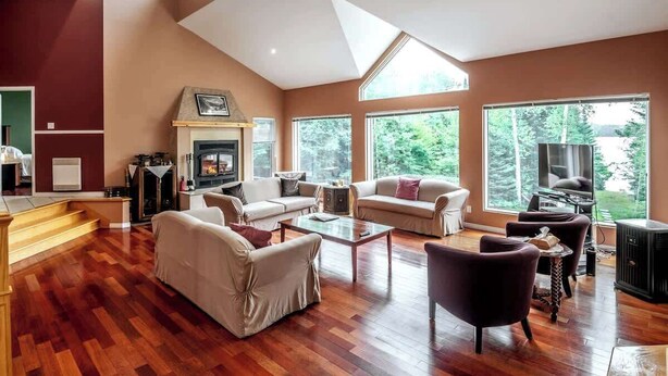 TV, fireplace - Cottage on Lac Blanc - Laurentians (Nominingue)