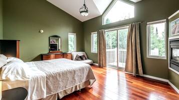 5 bedrooms, iron/ironing board, free WiFi, bed sheets