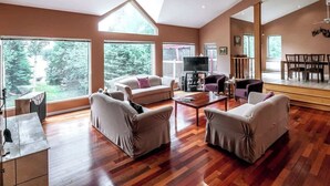 TV, fireplace - Cottage on Lac Blanc - Laurentians (Nominingue)